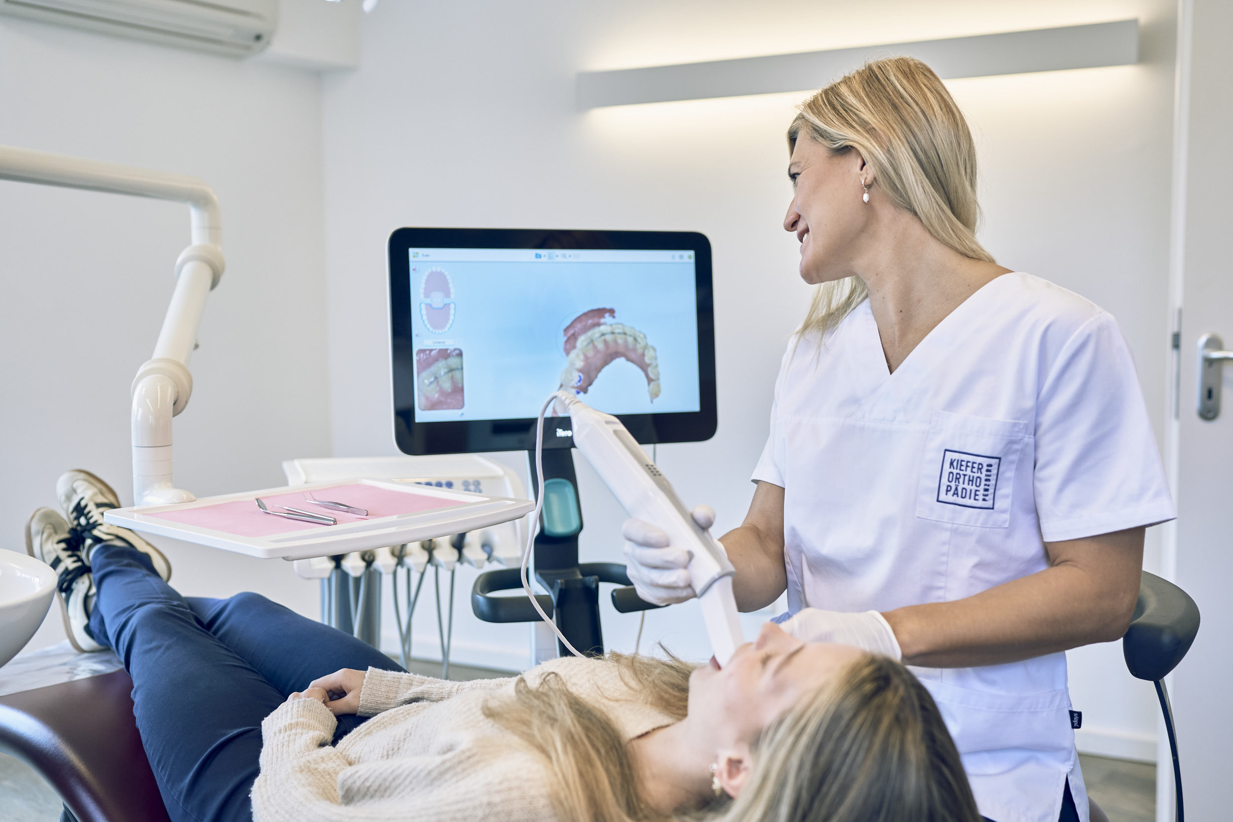 Ihre Praxis für Kieferorthopädie in Penzberg mit einem modernen Behandlungskonzept. Wir sind Ihre Experten für Kieferorthopädie bei Kindern, Jugendlichen & Erwachsenen.