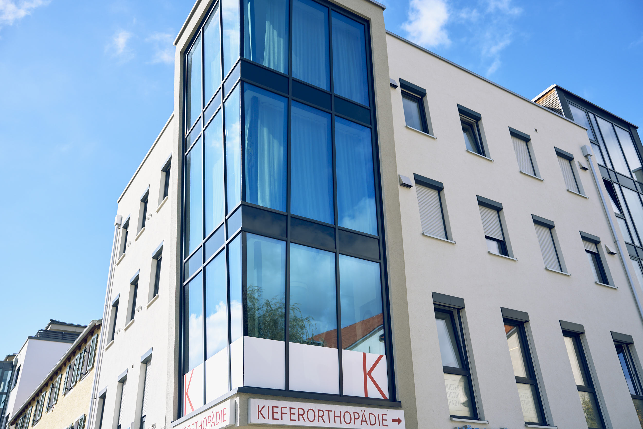 Ihre Praxis für Kieferorthopädie in Penzberg mit einem modernen Behandlungskonzept. Wir sind Ihre Experten für Kieferorthopädie bei Kindern, Jugendlichen & Erwachsenen.